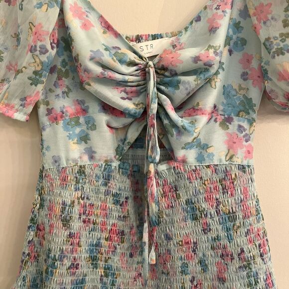 ASTR The Label Floral Smocked Dress - Picture 2 of 16